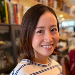 ちひろというユーザーの写真。その下には名前、役割、とレビューが記載されています。