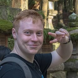 Une photo de l'utilisateur Bunpro James, avec son nom, rôle et témoignage en dessous