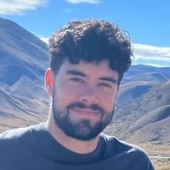 Imágen del usuario de Bunpro Sean, con su nombre, ocupación y testimonio en la parte inferior