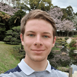 Une photo de l'utilisateur Bunpro Edgar, avec son nom, rôle et témoignage en dessous